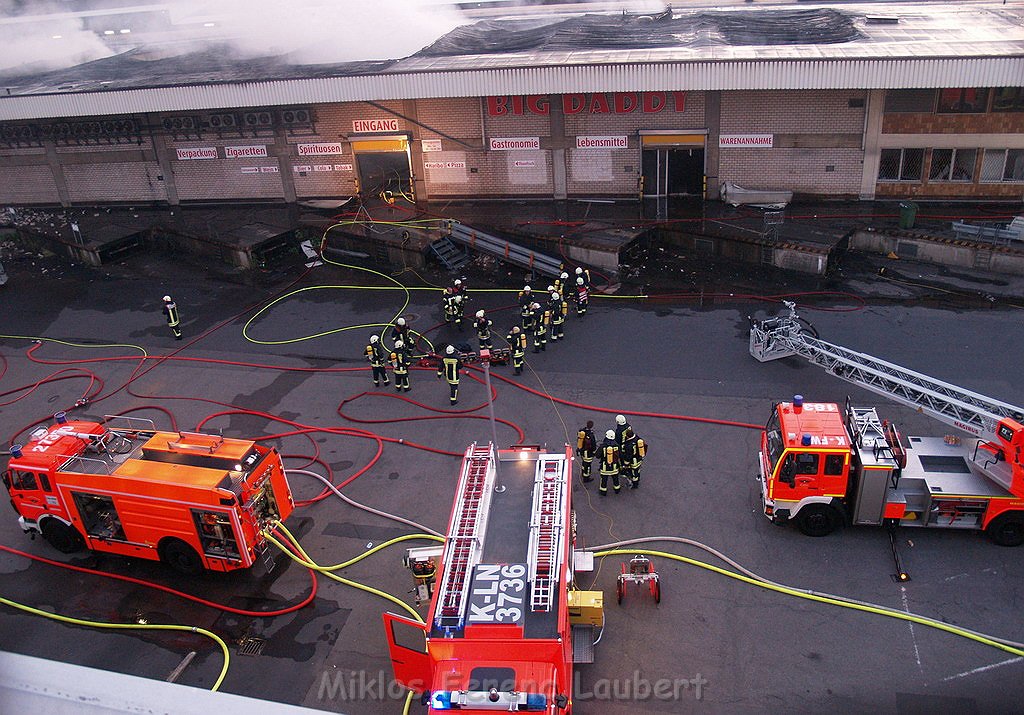 Grossbrand Halle auf dem Grossmarkt Koeln P677.JPG